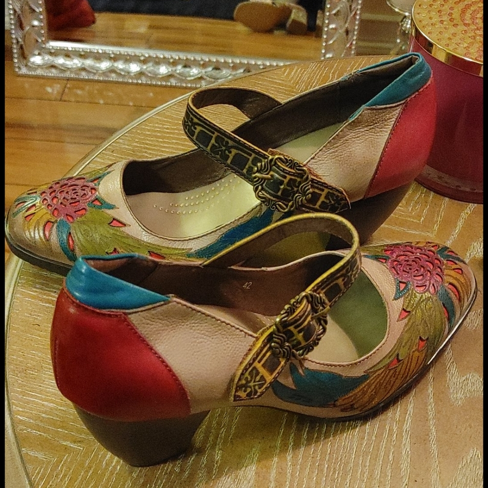 Pumps w/ rubber bottoms never worn